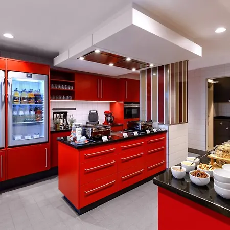 Adagio Frankfurt City Messe Aparthotel 4*