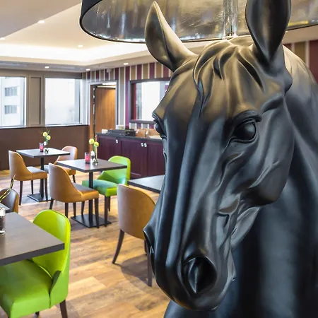 Adagio Frankfurt City Messe Aparthotel 4*